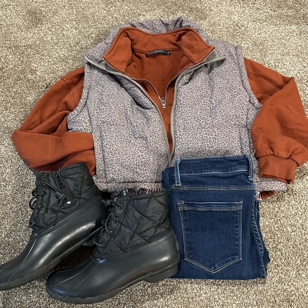 Leopard Print Vest with Rust Sweater and Black Boots and jeans bundle outfit